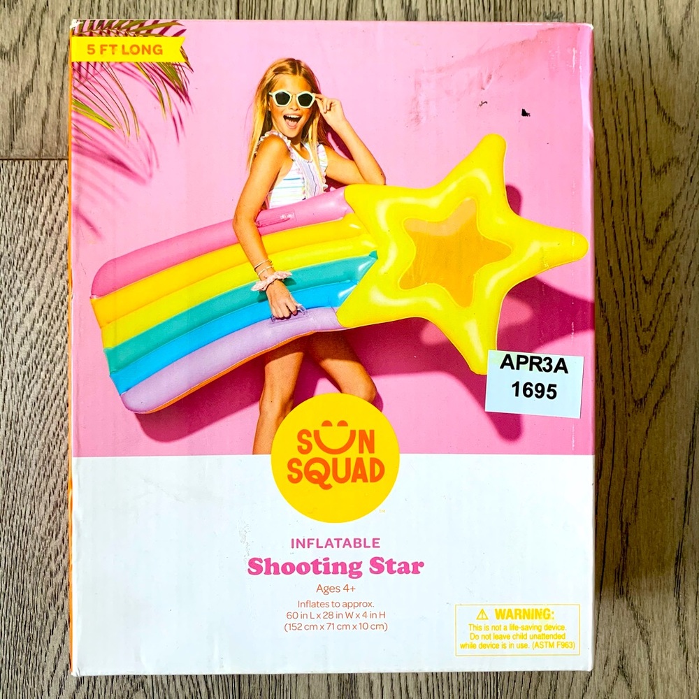 5’ Shooting Star Inflatable - Picture 2 of 3